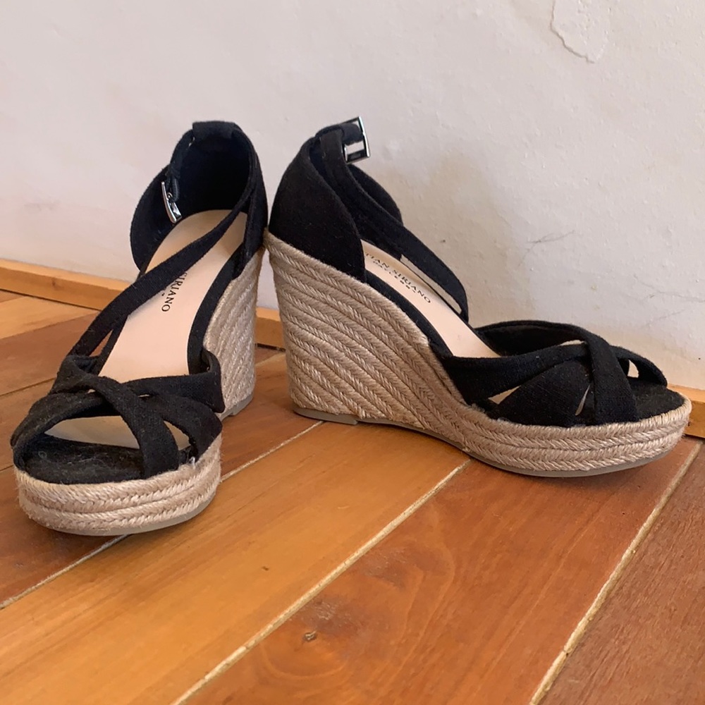 Christian Siriano black wedges